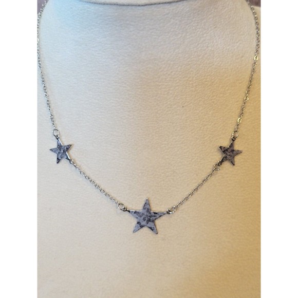 Dainty Vintage Sarah Coventry Star Charms Faux Matte Hammered Look Necklace - Picture 1 of 5